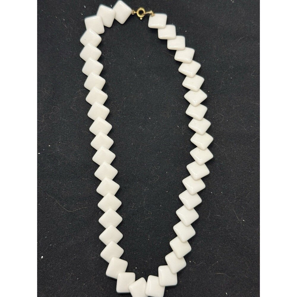 Vintage TRIFARI white  Diamond Shaped Lucite Crew Necklace 16.5 Inches